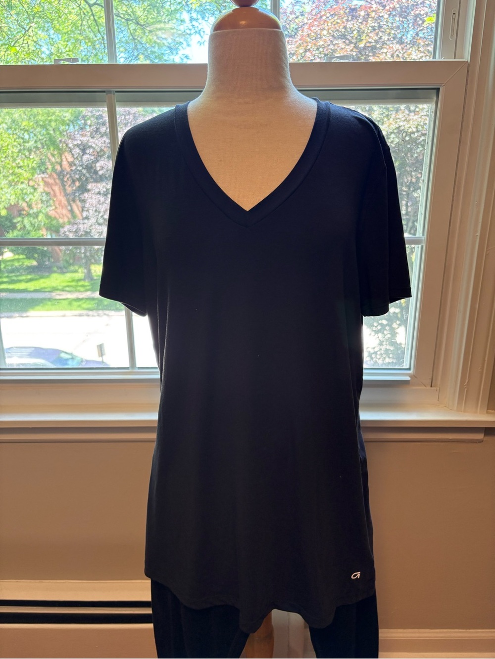 GAP Fit Black Athleisure V-Neck Short Sleeve Tee, *XL Tall* (EUC)